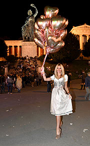 Annette Pawlu beim Daller Tracht Wiesn-Anstich im Weinzelt am 22. September 2018 (©Foto: Daller Tracht)